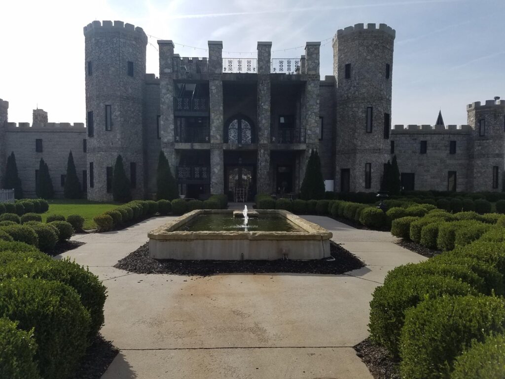 Kentucky Castle fountain picture